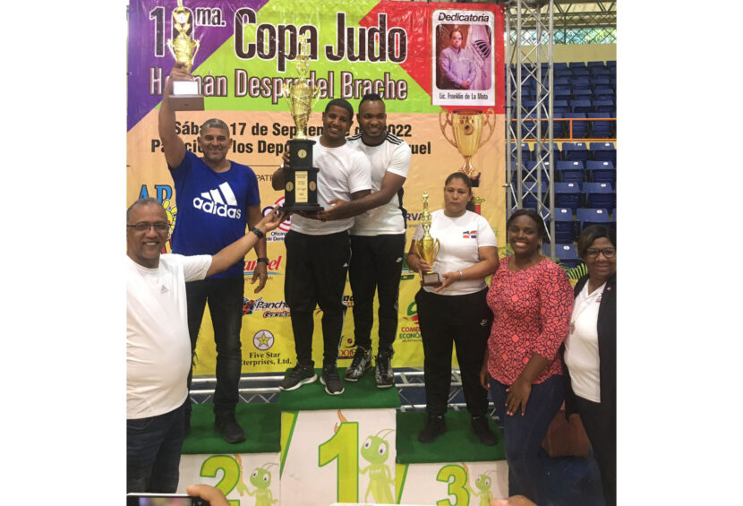 Los delegados de las tres asociaciones que ganaron en la Copa de judo celebrado en La Vega.