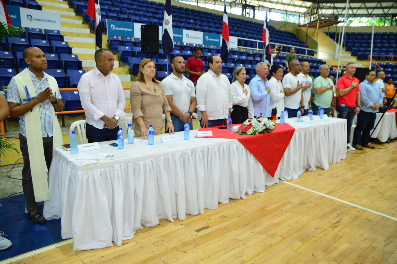 Los delegados de las tres asociaciones que ganaron en la Copa de judo celebrado en La Vega.